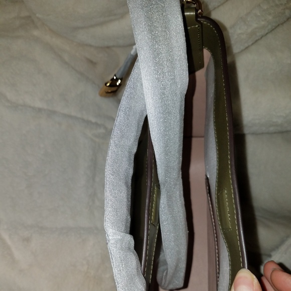 Michael Kors Hayes Olive Large Bucket Shoulder Bag - Picture 4 of 4